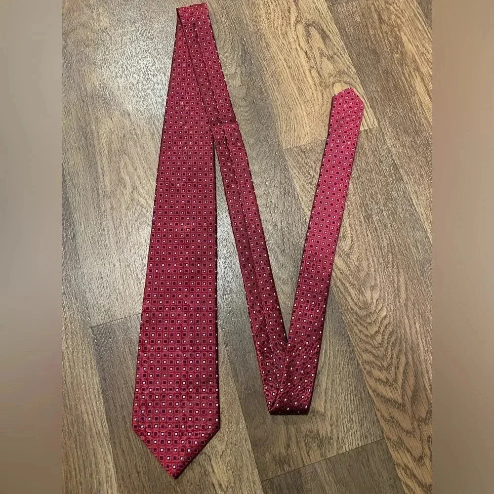 Brooks Brothers Red Navy White Square Pattern Tie